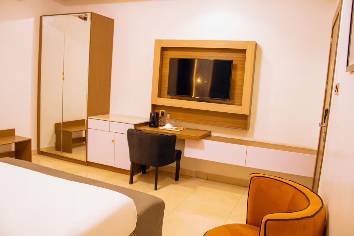 /web/uploads/116/Moratel Hotel/room-photos/Deluxe Executive B/deluxe exec B.jpg